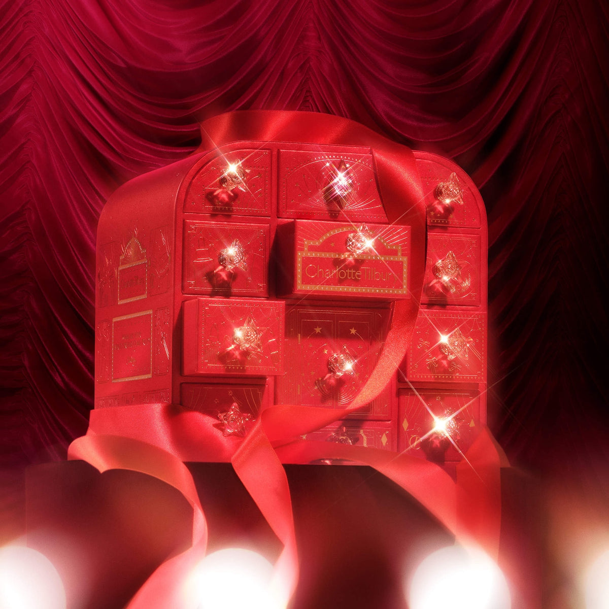 *PREORDEN: Charlotte's Hollywood Beauty Wonderland Advent Calendar - Charlotte Tilbury / Calendario de adviento