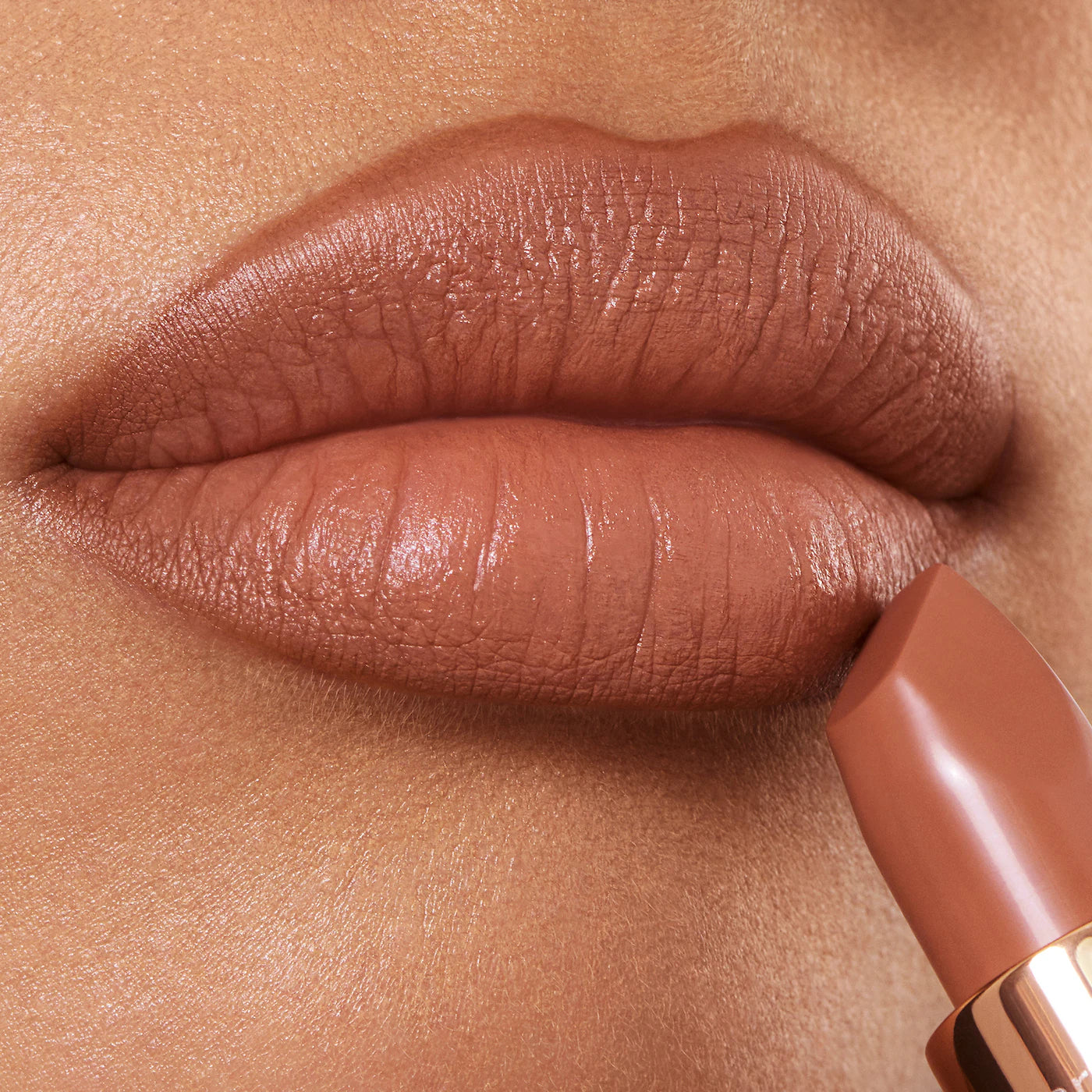 *PREORDEN: Matte Revolution Hydrating Lipstick & Super Nudes - Charlotte Tilbury / Labial de larga duración