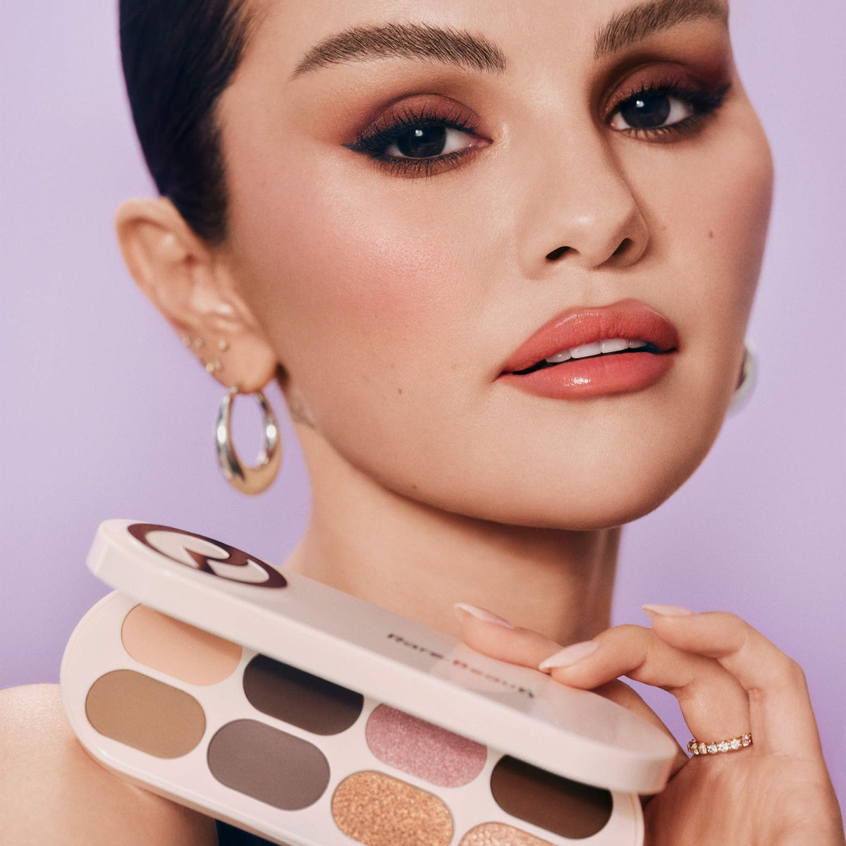 *PREORDEN: Essential Neutrals Eyeshadow Palette - Rare Beauty by Selena Gomez / Sombras de ojos