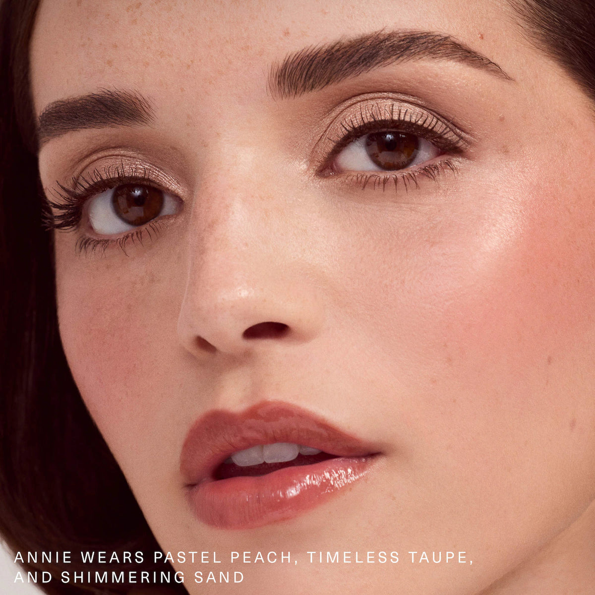 *PREORDEN: Essential Neutrals Eyeshadow Palette - Rare Beauty by Selena Gomez / Sombras de ojos