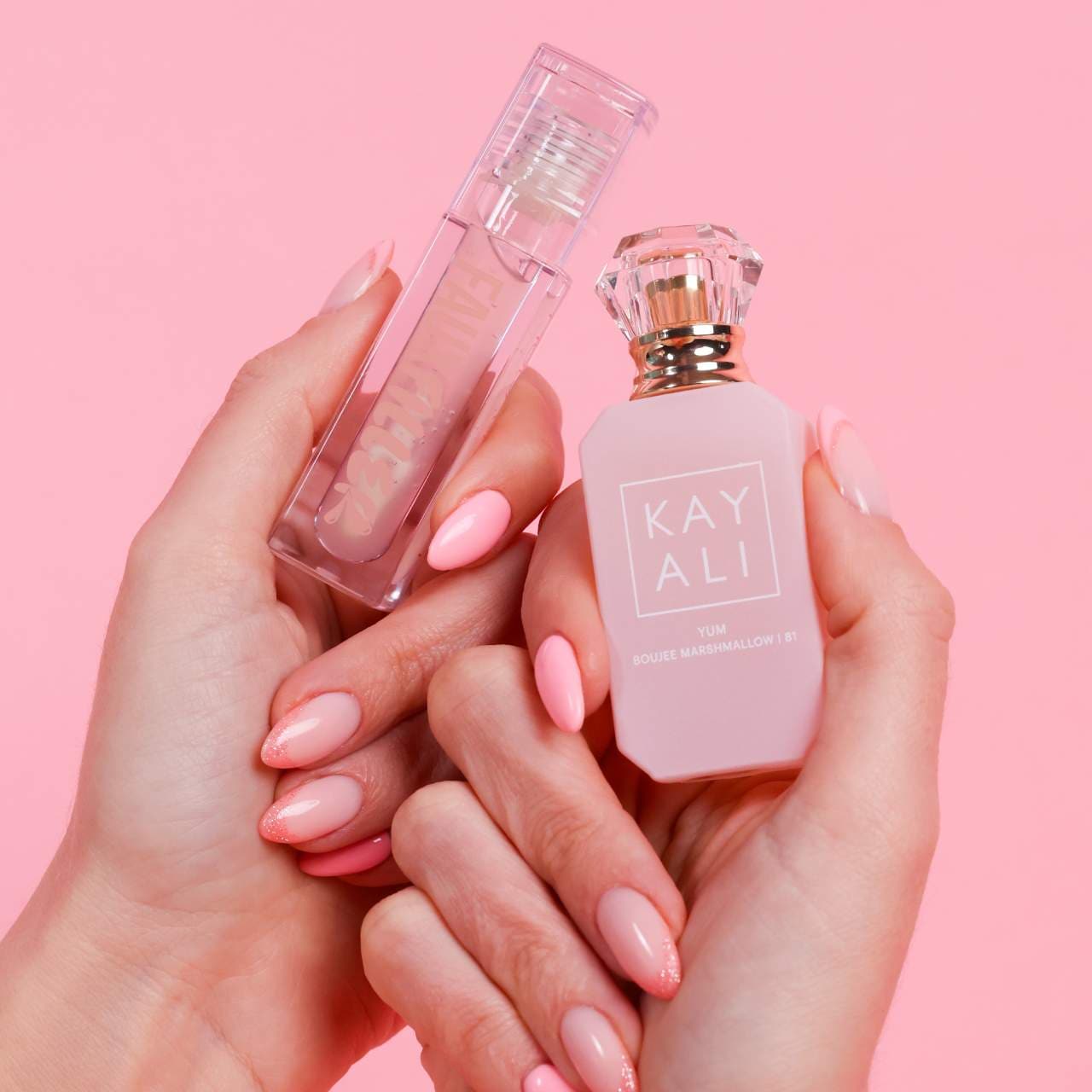 YUMMY KISS SET - Yum Marshmallow + Faux Filter Gloss Glassy - Kayali / Set 2 pzas perfume + gloss