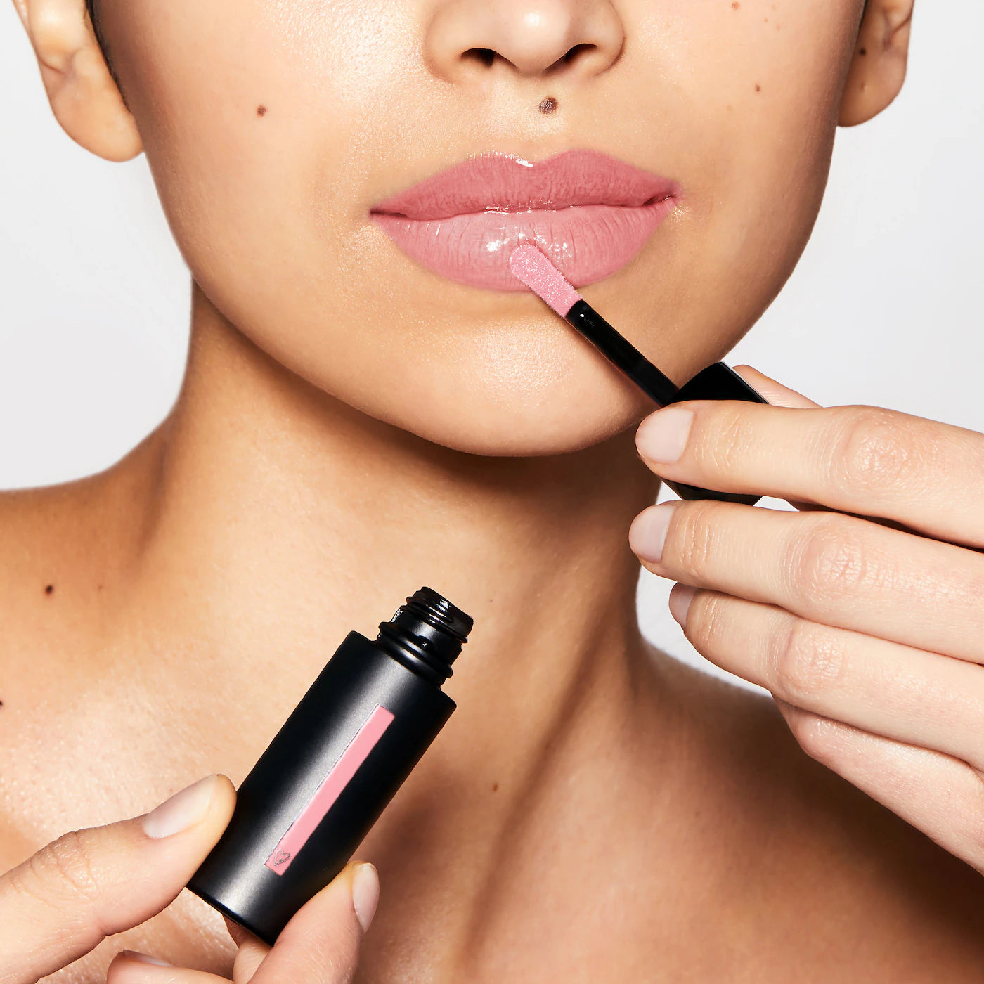 *PREORDEN: Squeaky Clean Liquid Lip Hydrating Lip Balm - Westman Atelier / Balsamo labial