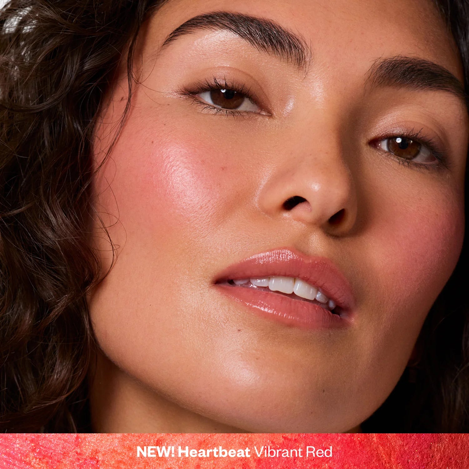 Blush is Life Baked Talc-Free Dimensional + Brightening Blush - Kosas / Rubor en polvo