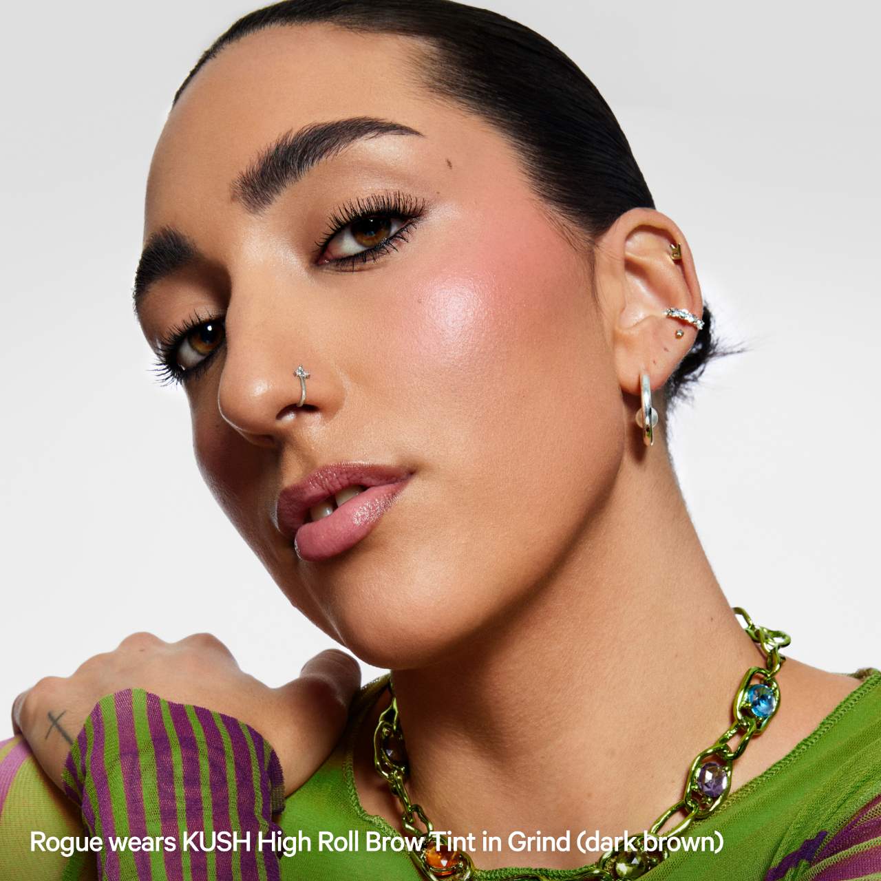 *PREORDEN: KUSH High Roll Defining Tubing Eyebrow Gel - Milk Makeup / Gel para cejas