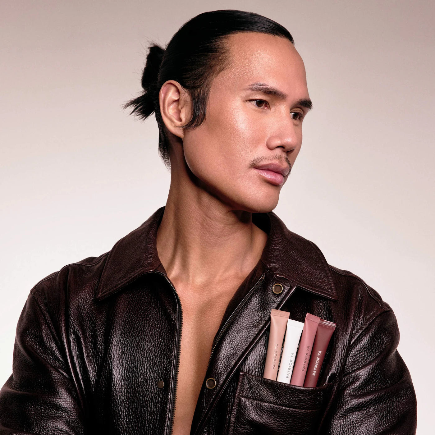 *PREORDEN: Major Moisture Smoothing and Hydrating Tinted Lip Balm with Vitamin E - Patrick Ta / Bálsamo hidratante