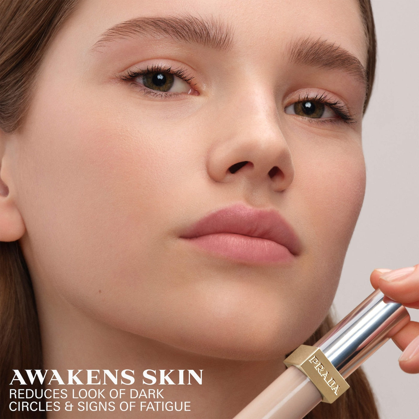 *PREORDEN: Micro-Correcting Blurring Concealer with Peptides - Prada / Corrector
