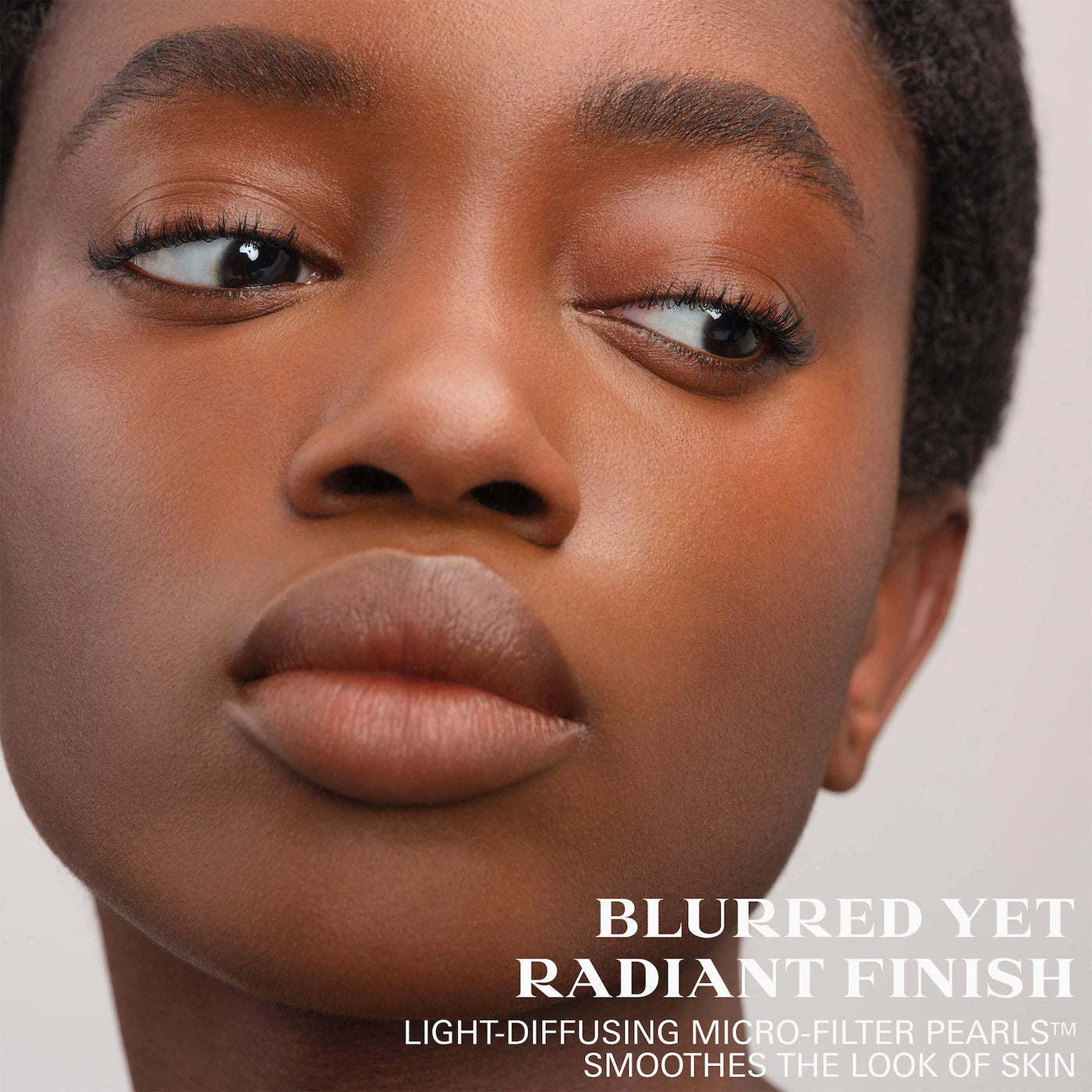 *PREORDEN: Micro-Correcting Blurring Concealer with Peptides - Prada / Corrector