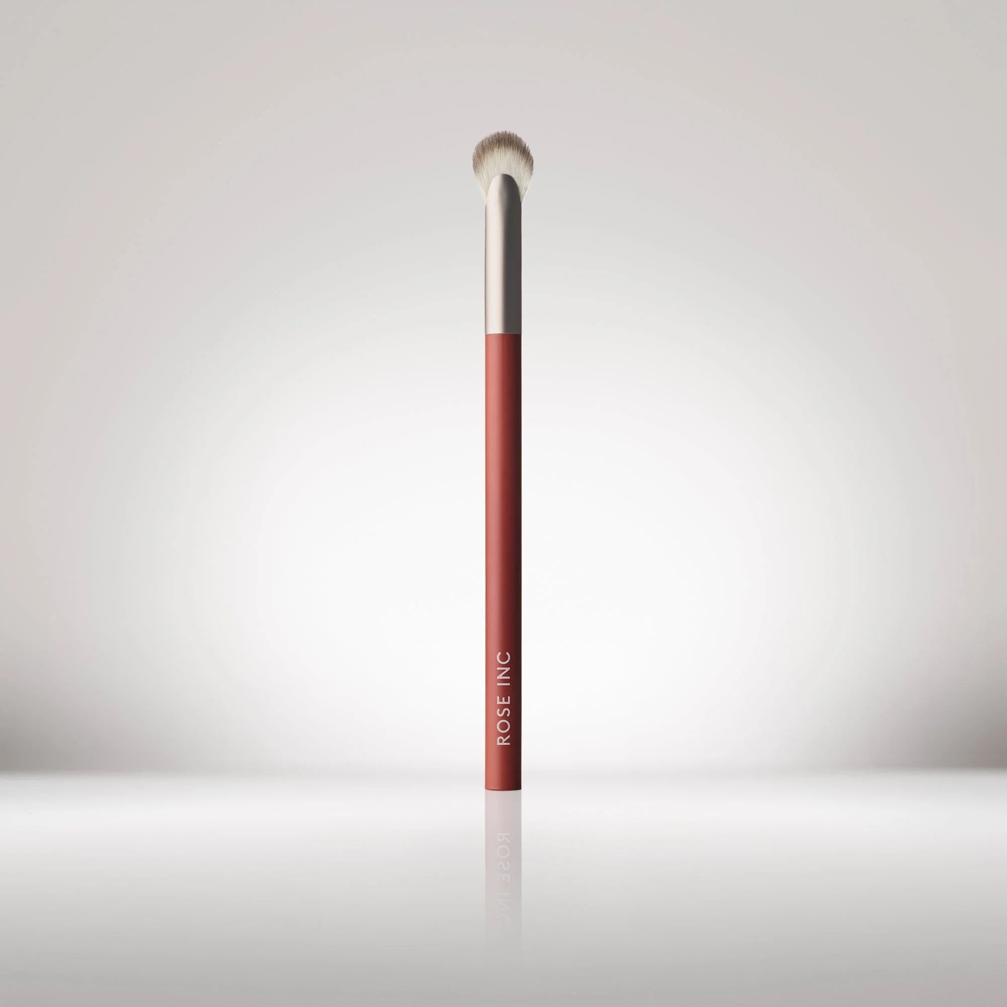 No. 7 Fan Eyeshadow Brush - ROSE INC / Brocha para ojos