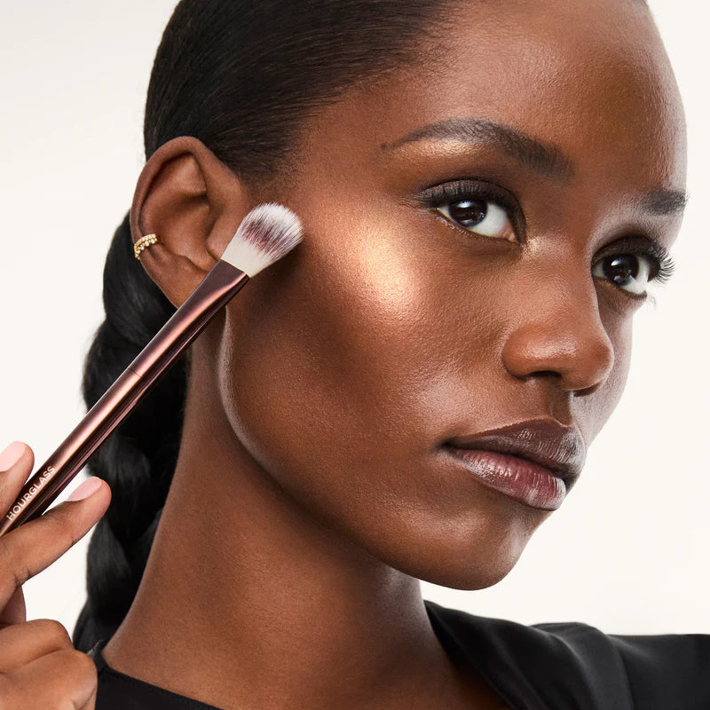 *PREORDEN: No. 16 Highlighter Brush - Hourglass / Brocha para iluminador