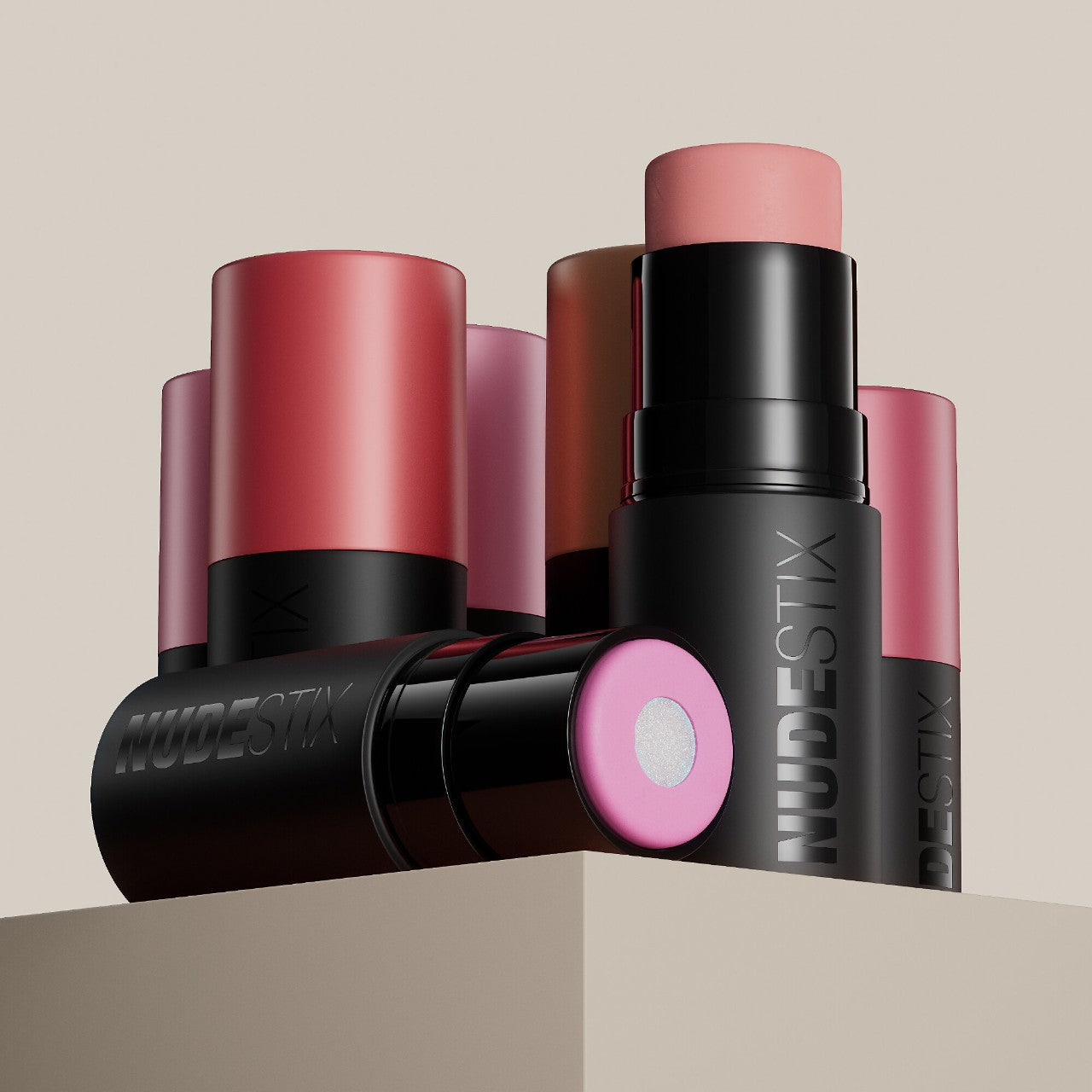 *PREORDEN: Nudies Matte + Glow Core All Over Face Plumping Peptide Blush - nudestix / Rubor en barra