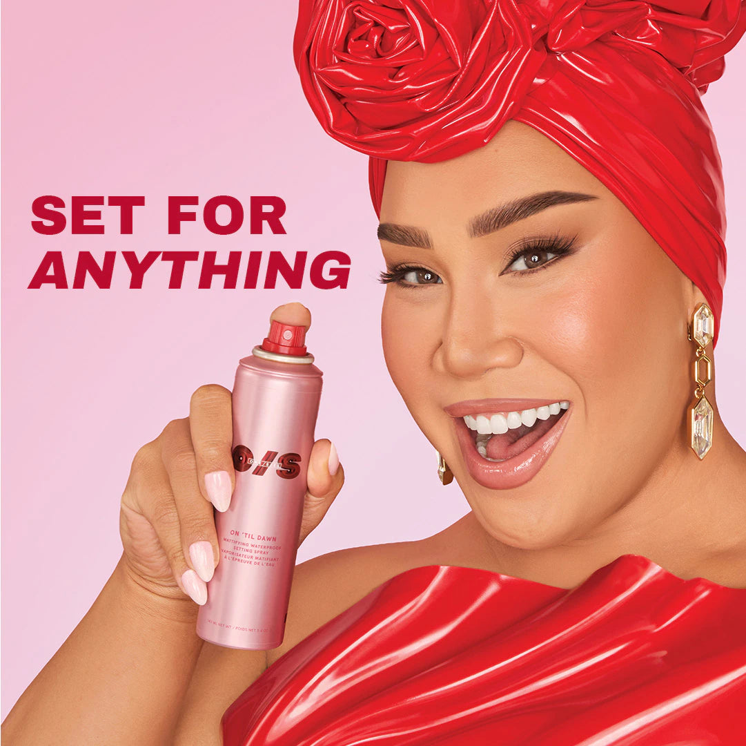 *PREORDEN: SET On 'Til Dawn Mattifying Waterproof Setting Spray - ONE/SIZE by Patrick Starrr / Set de spray fijador