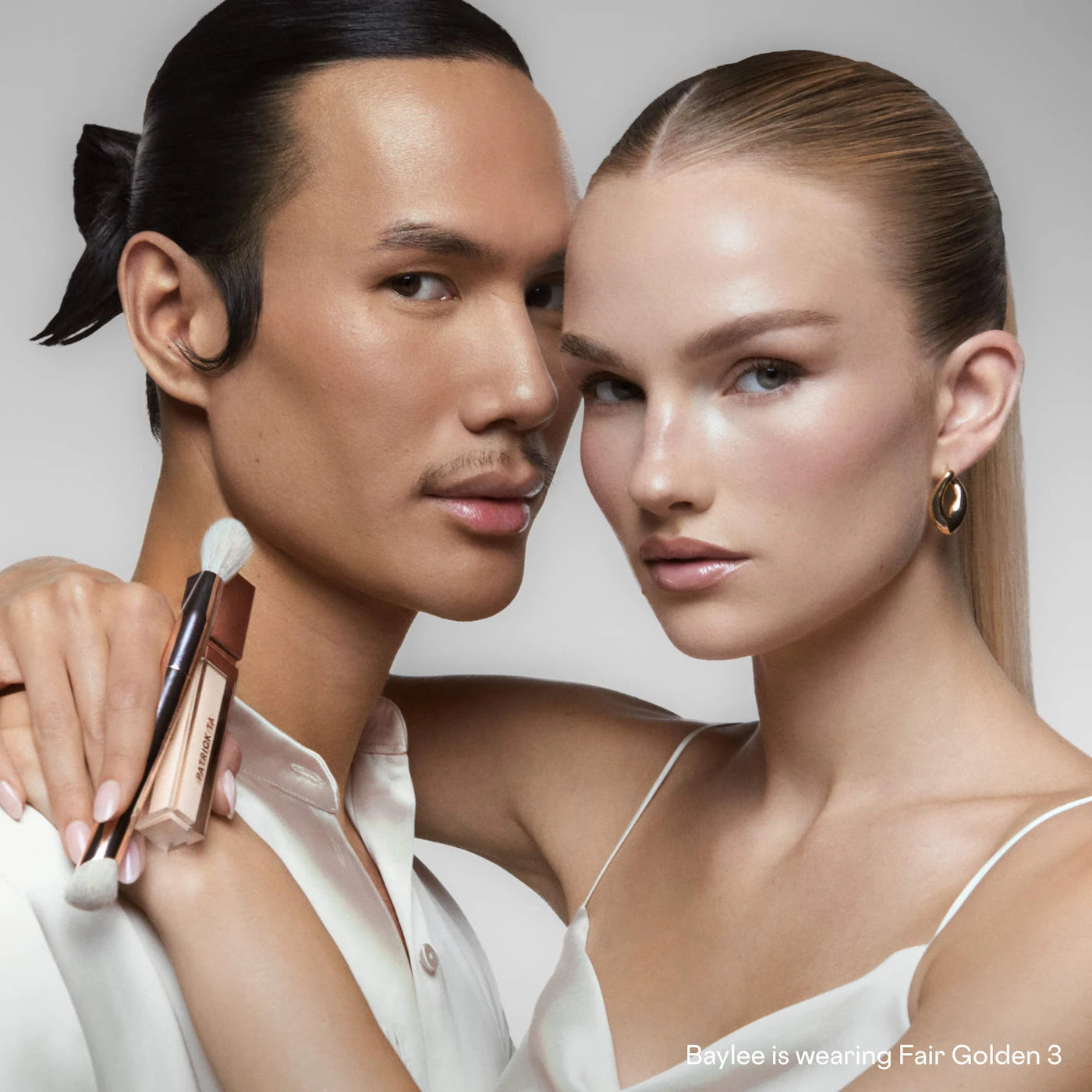 Dual-Ended Concealer Brush - Patrick Ta / Brocha para corrector de doble punta