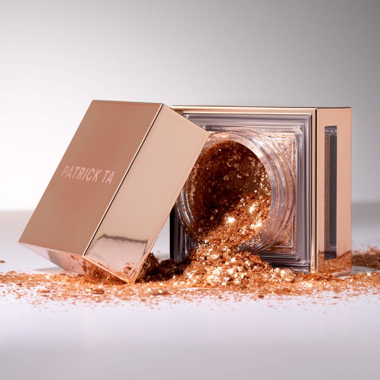 Make it Major Multidimensional Glitter Eye Topper - Patrick Ta / Brillo de ojos