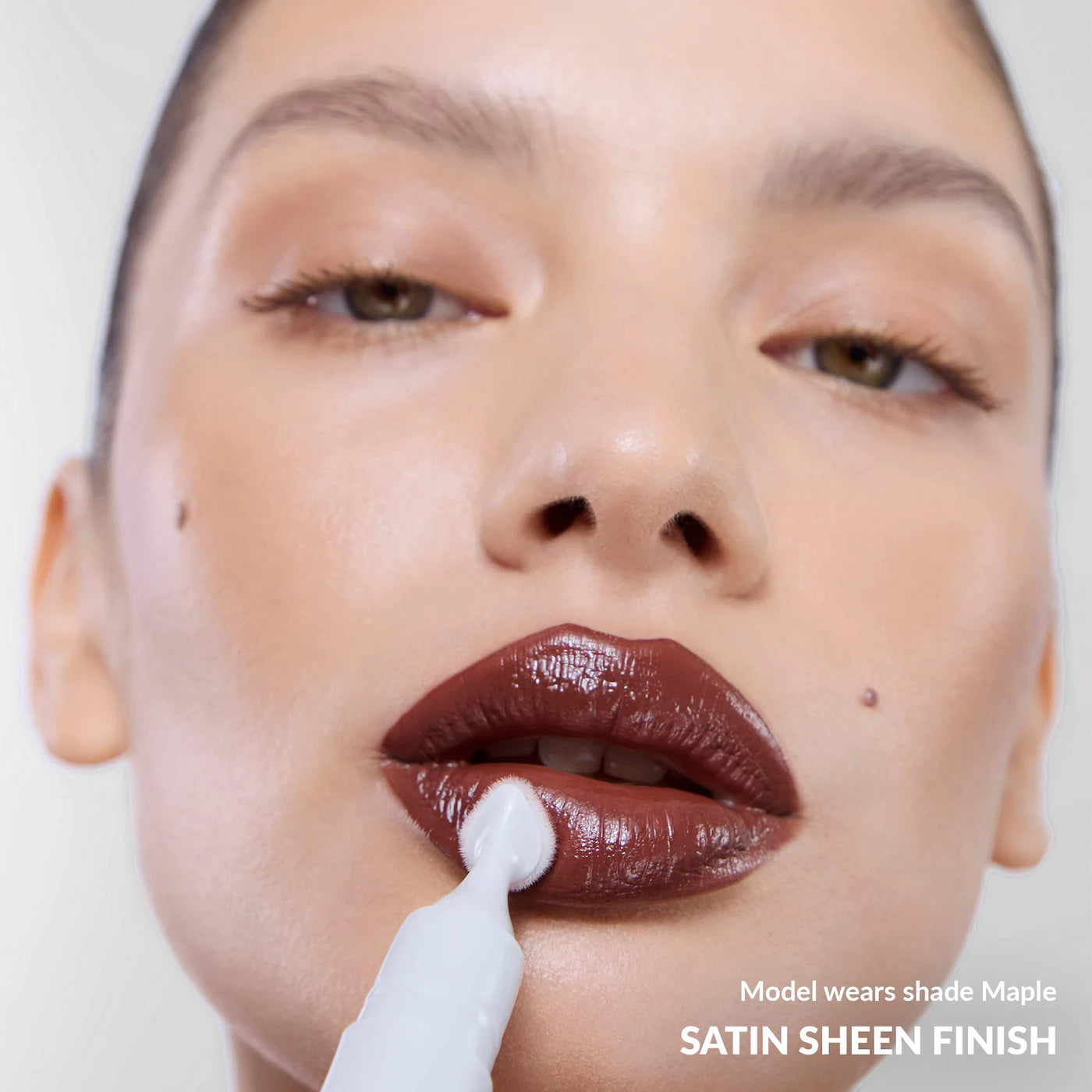 *PREORDEN: Satin Liquid Lipstick Pen with Vitamin E - Refy / Labial hidratante