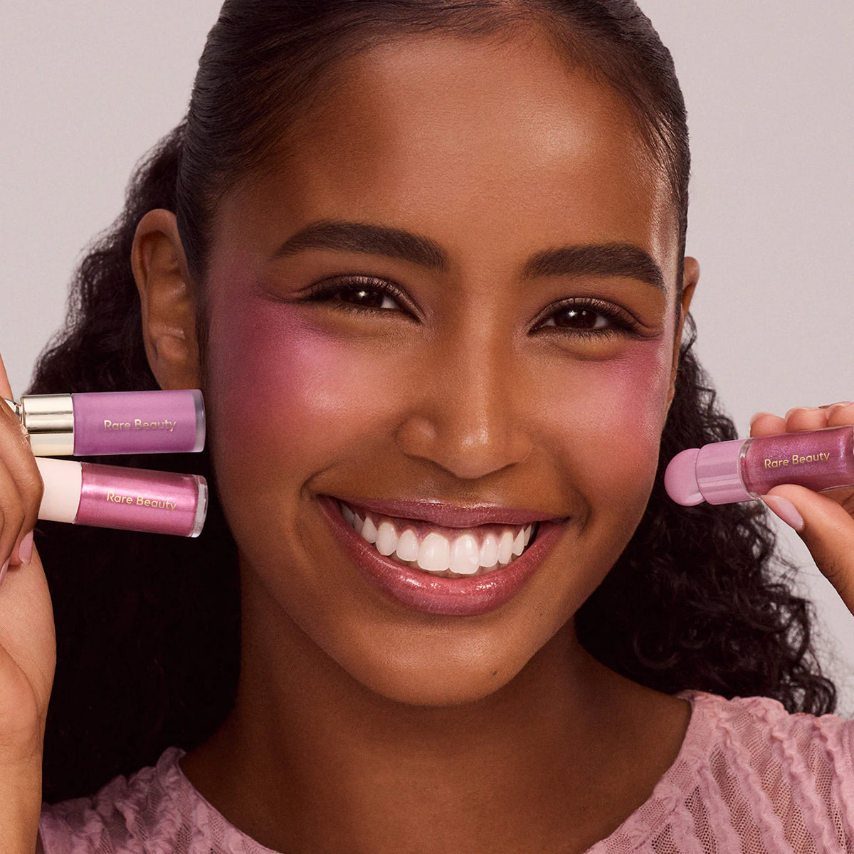 *PREORDEN: Violet Faves Mini Cheek and Lip Trio Makeup Gift Set - Rare Beauty by Selena Gomez / Set 3 pzas mini rubor, gloss e iluminador