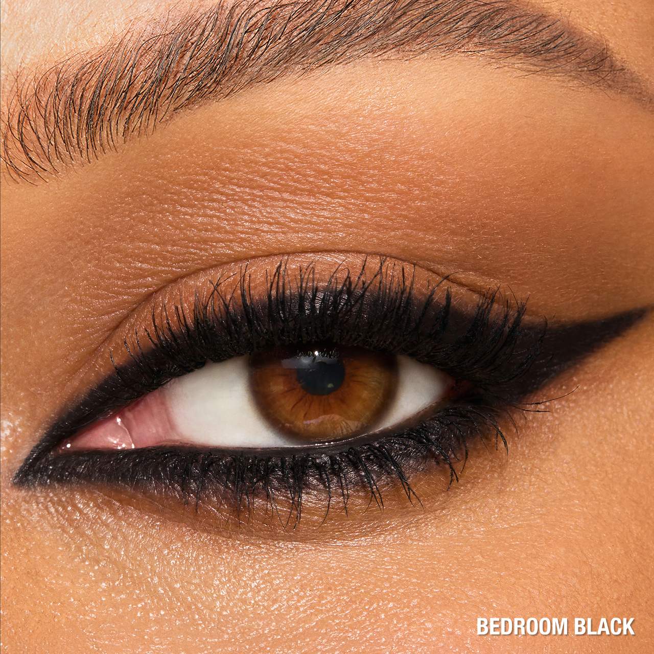 *PREORDEN: Rock ‘N’ Kohl Long-Lasting Eyeliner Pencil - Charlotte Tilbury / Lápiz de ojos altamente pigmentado