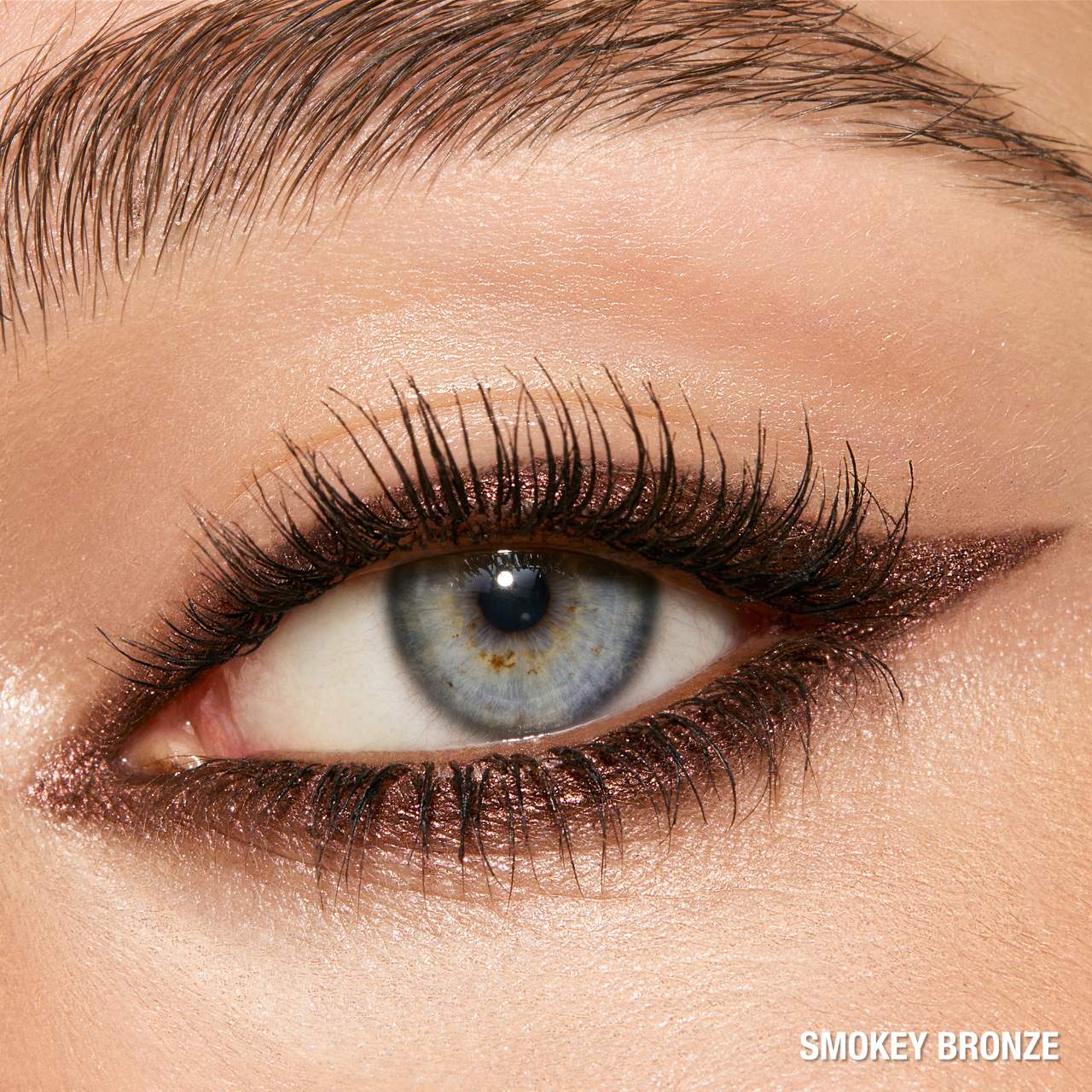 *PREORDEN: Rock ‘N’ Kohl Long-Lasting Eyeliner Pencil - Charlotte Tilbury / Lápiz de ojos altamente pigmentado