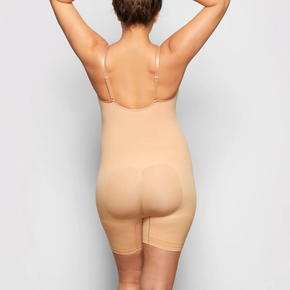 Sculpting Bodysuit Mid Thigh Color Ochre TALLA S/M - SKIMS / Jumpsuit moldeador para embarazo