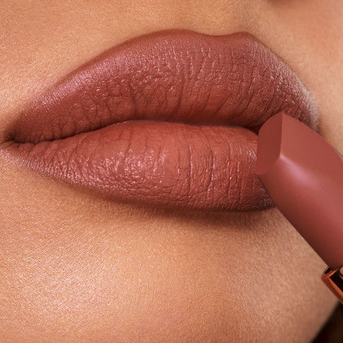 *PREORDEN: Matte Revolution Hydrating Lipstick & Super Nudes - Charlotte Tilbury / Labial de larga duración