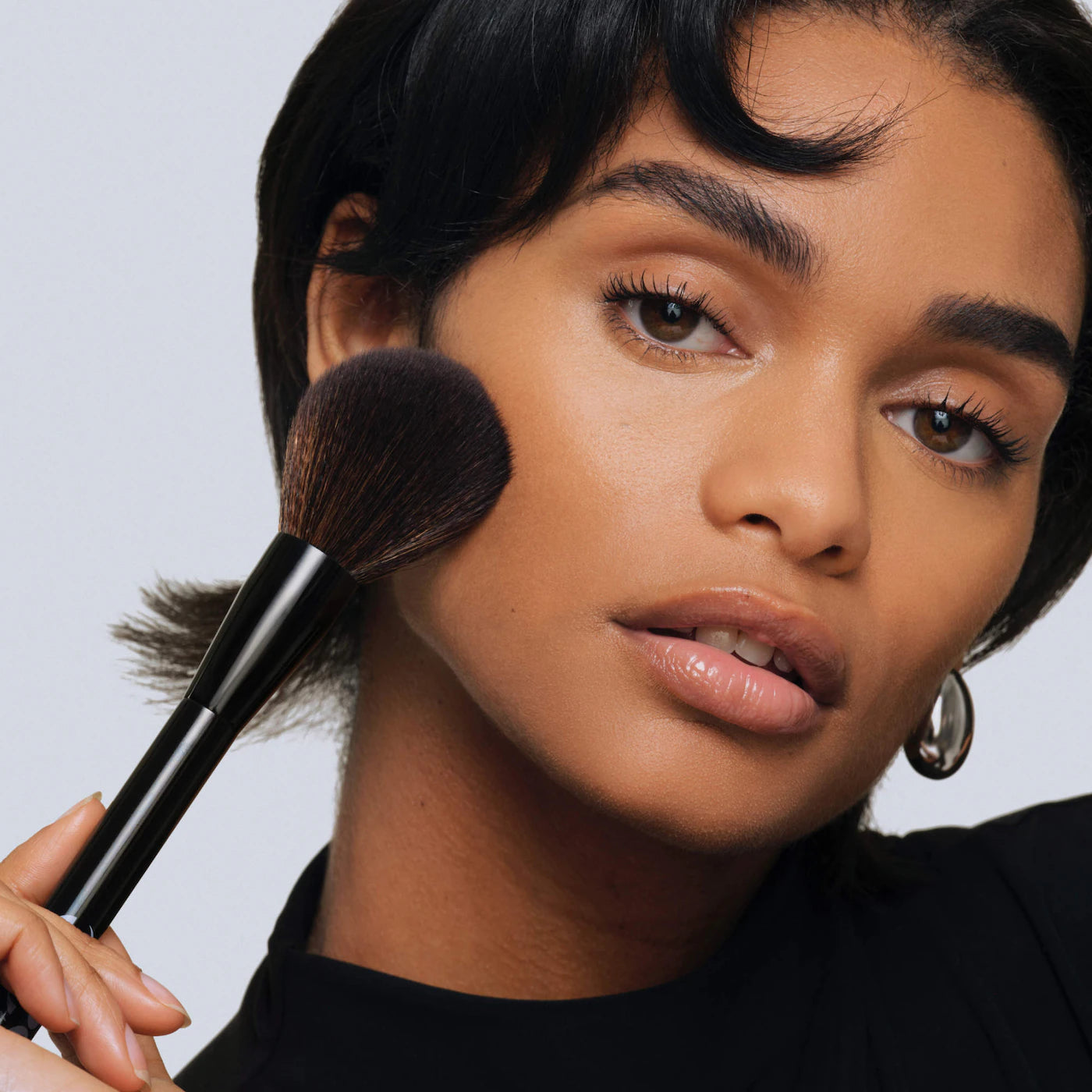 *PREORDEN: All-Over Powder Brush - Saie / Brocha para polvo