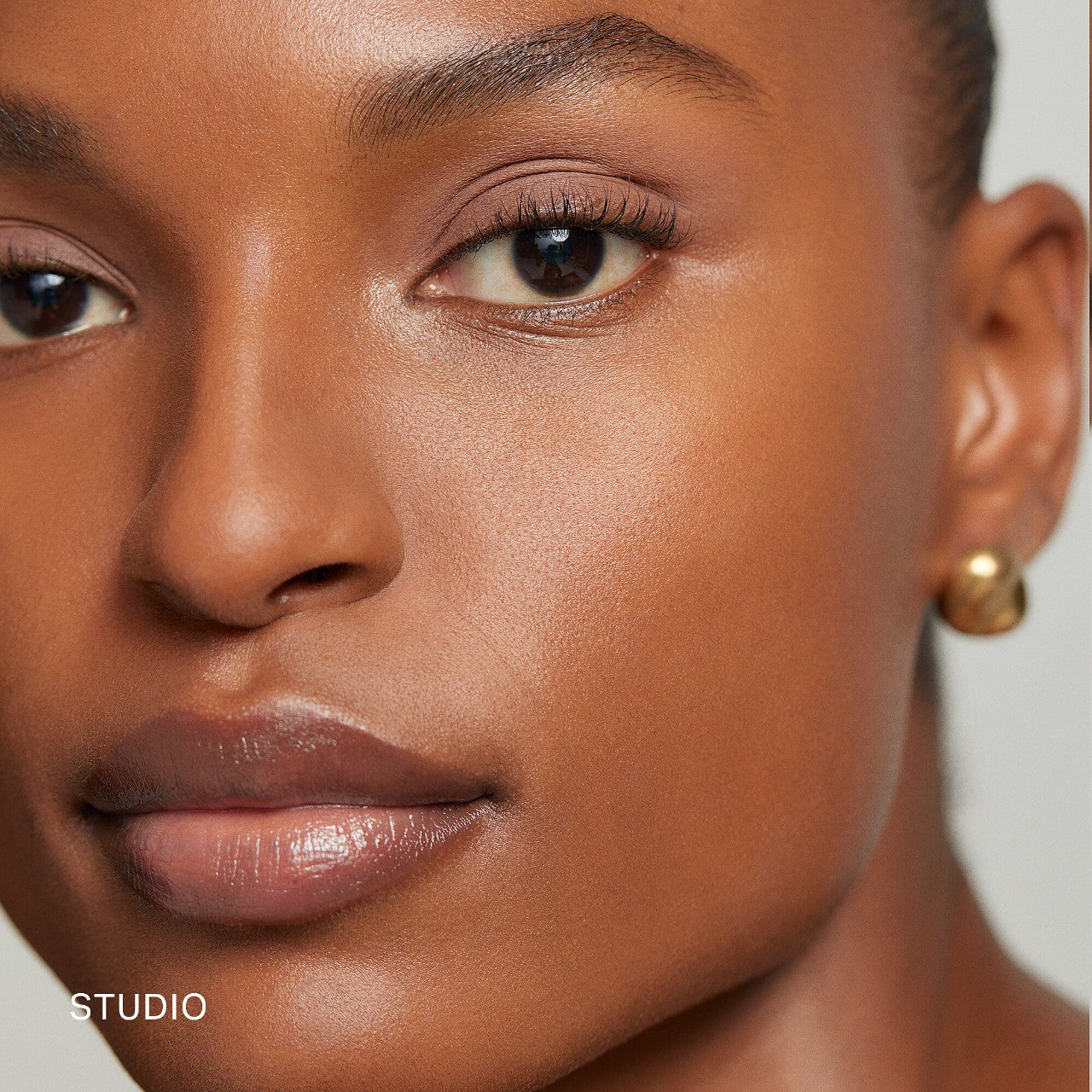 *PREORDEN: Solo Shadow Cream-to-Powder Soft Matte Eyeshadow - Merit / Sombra en crema