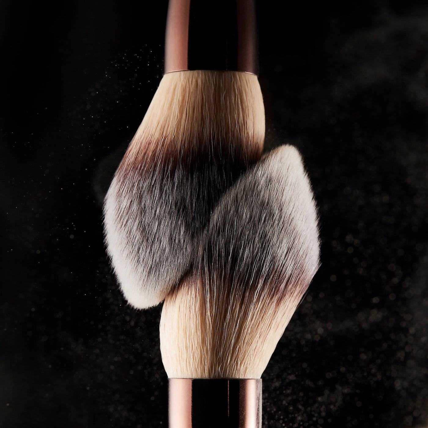 Veil™ Powder Brush - Hourglass / Brocha para polvos