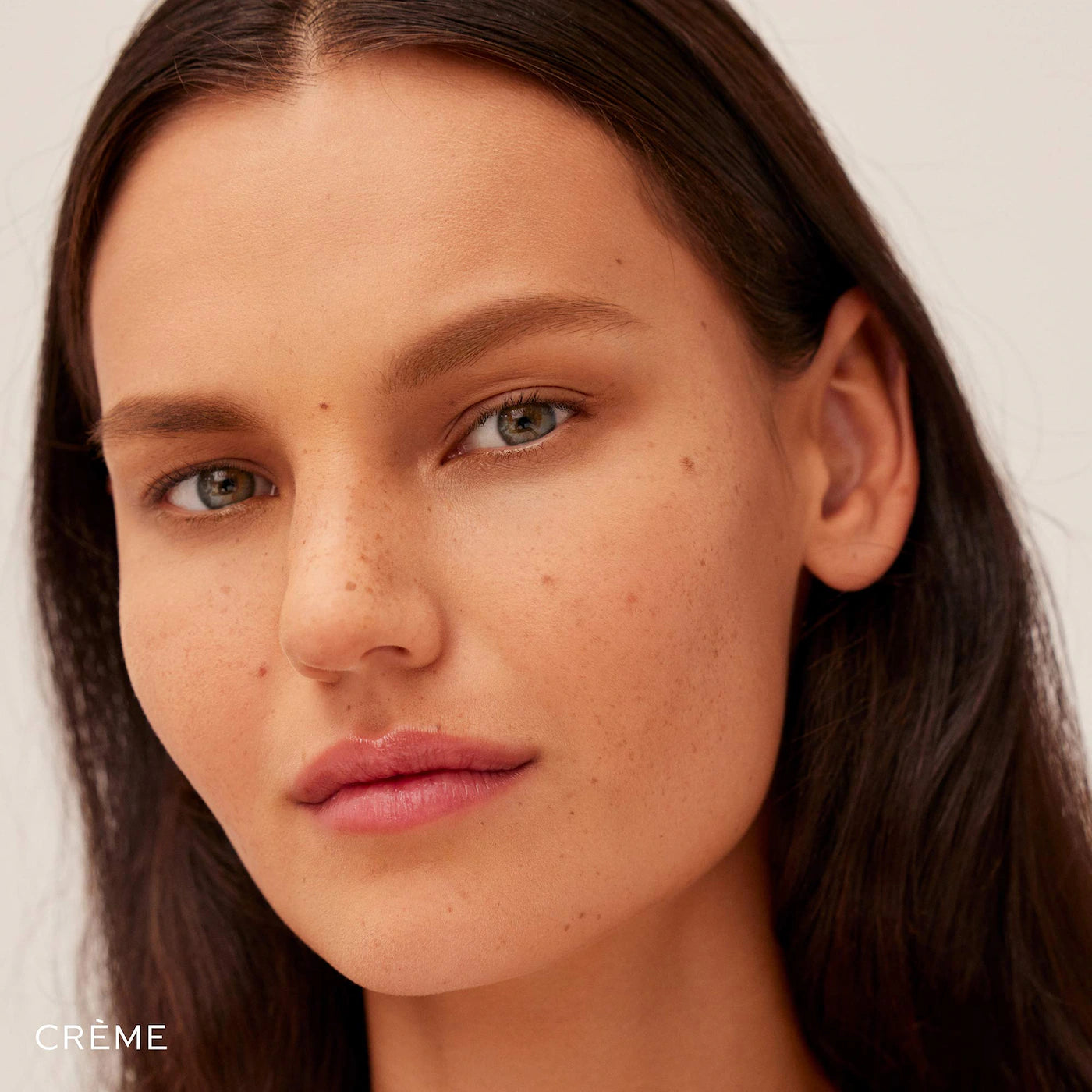 *PREORDEN: Vital Pressed Skincare Blurring Talc-Free Setting Powder - Westman Atelier / polvo fijador acabado difuminado