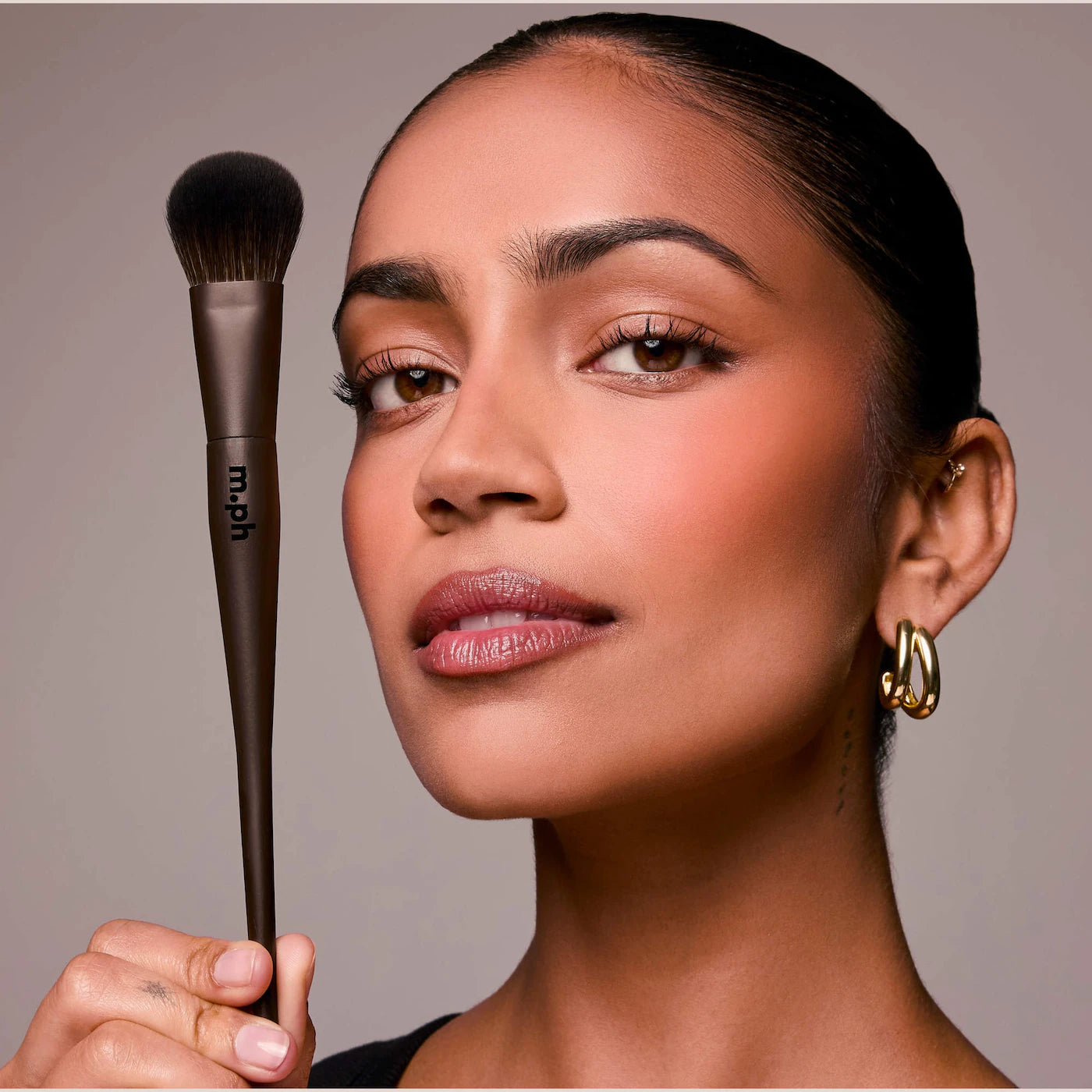 *PREORDEN: The Cream Blush Brush - m.ph by Mary Phillips / Brocha para rubor en crema