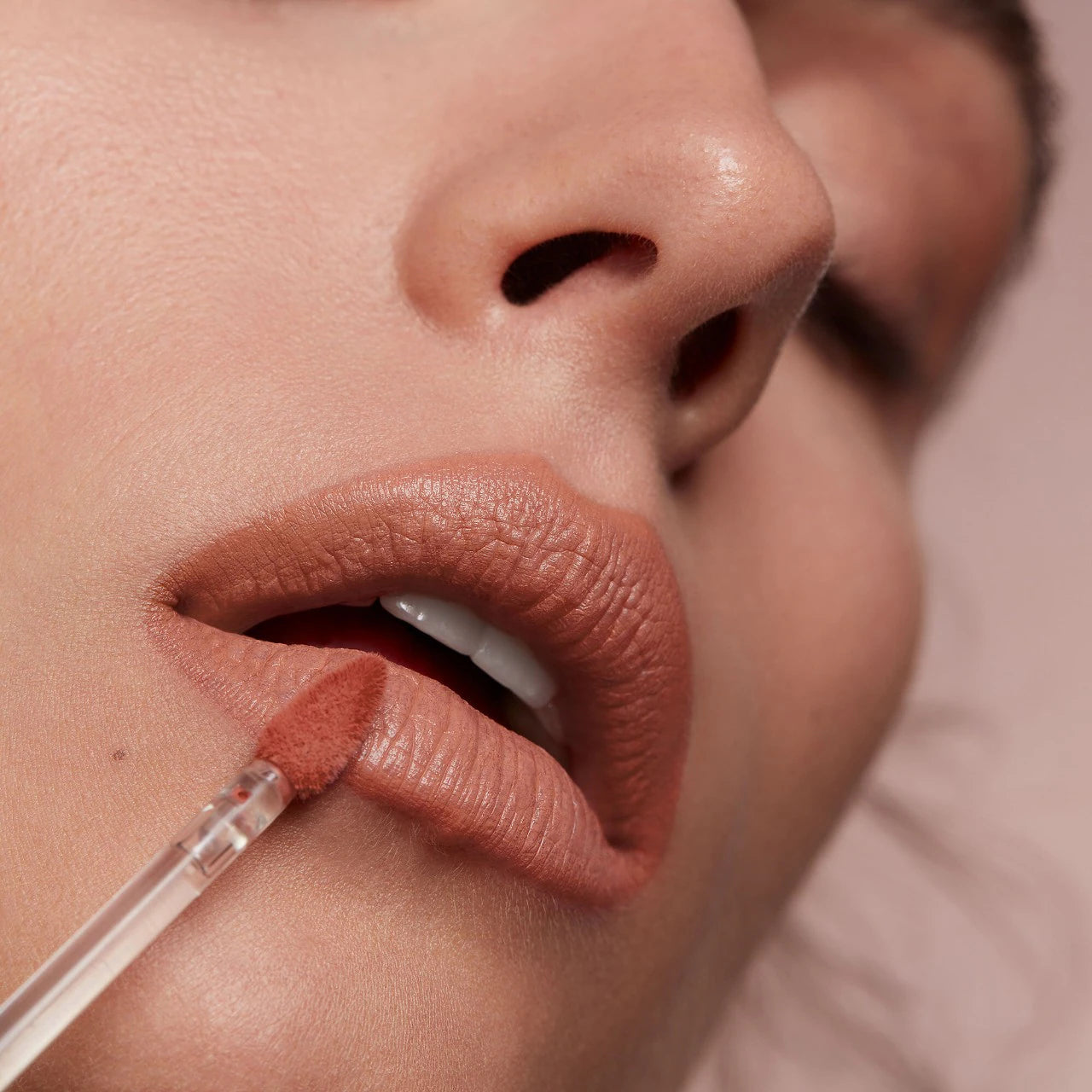 Silky Lip Crème TONO She's Secure - Patrick Ta / Labial cremoso