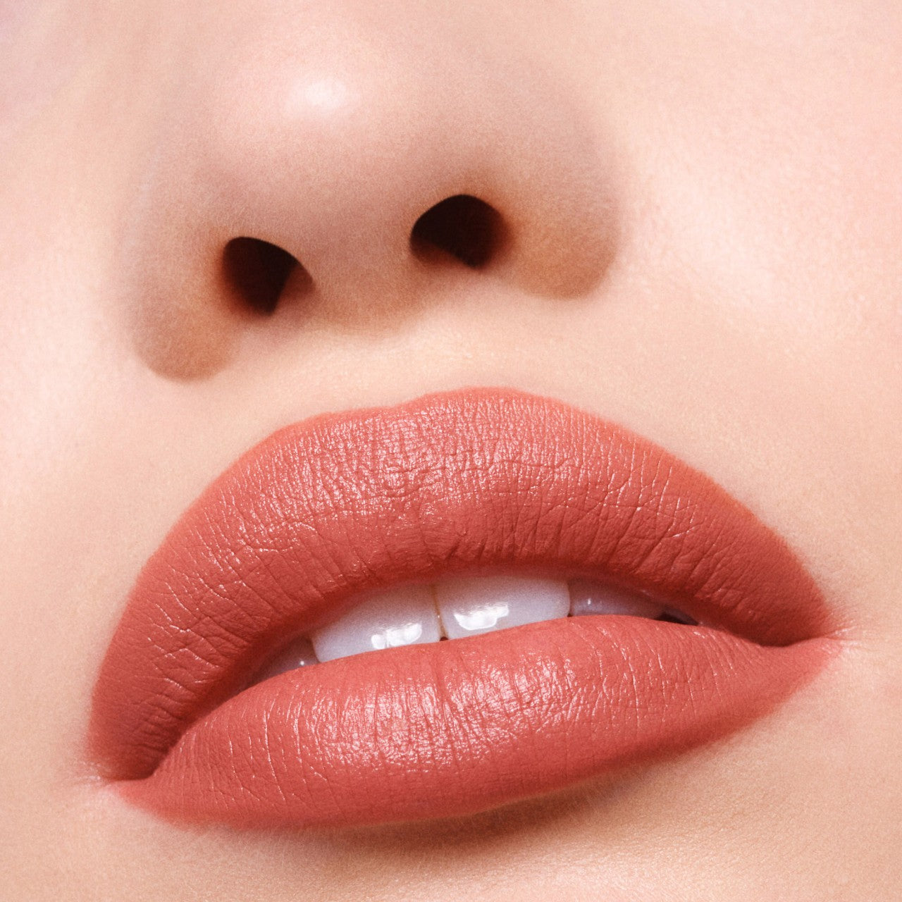 *PREORDEN: Velvet Blur Matte Lipstick Balm - Simihaze Beauty / Lápiz labial y bálsamo