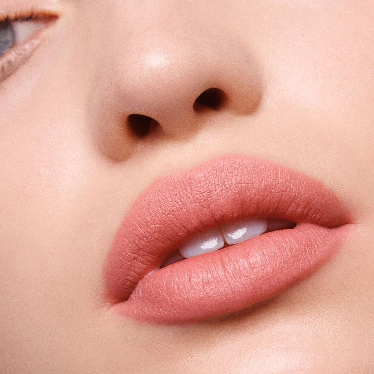 *PREORDEN: Velvet Blur Matte Lipstick Balm - Simihaze Beauty / Lápiz labial y bálsamo