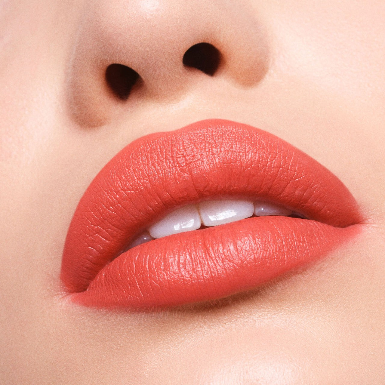 *PREORDEN: Velvet Blur Matte Lipstick Balm - Simihaze Beauty / Lápiz labial y bálsamo