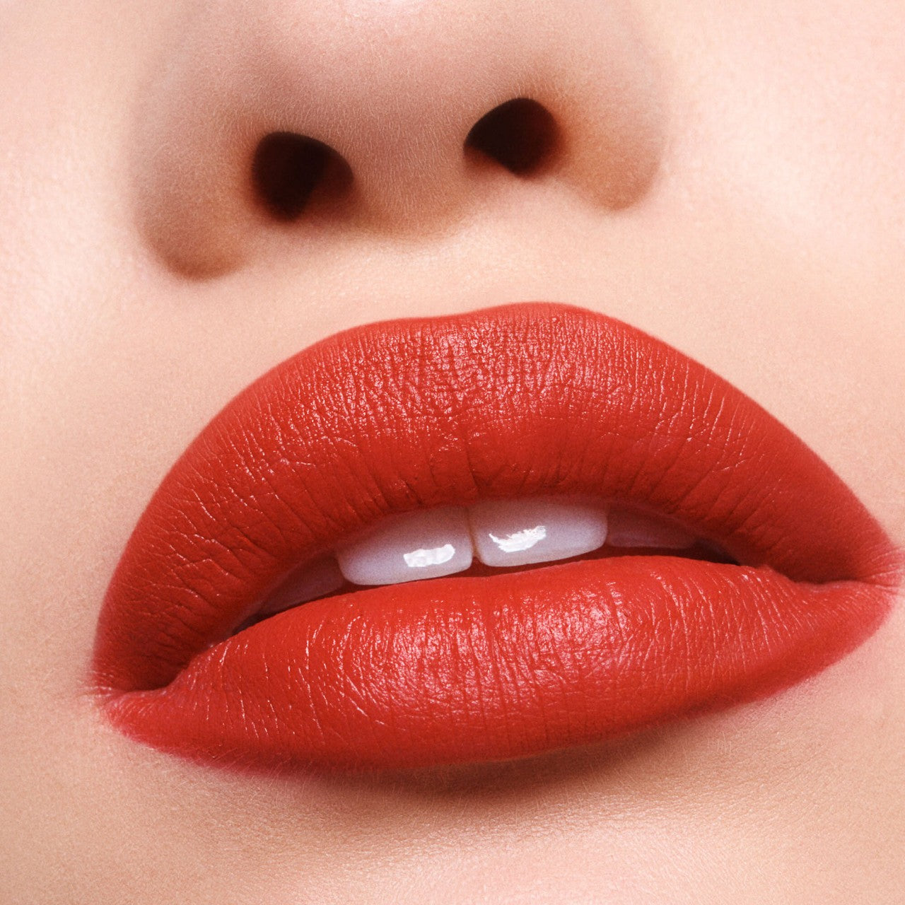 *PREORDEN: Velvet Blur Matte Lipstick Balm - Simihaze Beauty / Lápiz labial y bálsamo