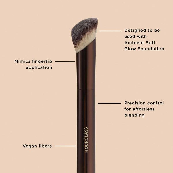 *PREORDEN: Ambient Soft Glow Foundation Brush - Hourglass / Brocha para base