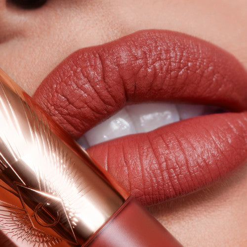 *PREORDEN: Airbrush Flawless Lip Blur - Charlotte Tilbury / Labial matte hidratante