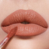*PREORDEN: Airbrush Flawless Lip Blur - Charlotte Tilbury / Labial matte hidratante