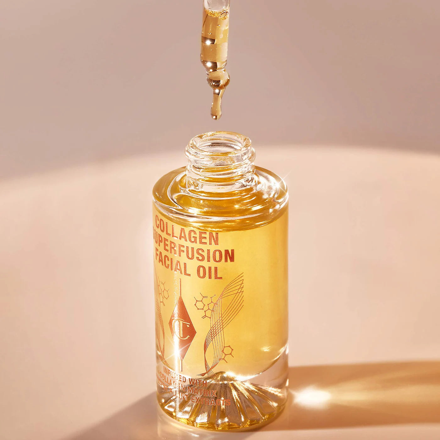 *PREORDEN: Collagen Superfusion Firming & Plumping Facial Oil 30mL - Charlotte Tilbury / Aceite facial con colágeno y vitaminas