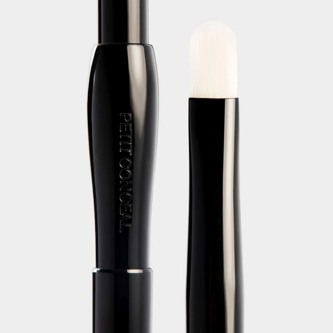 *PREORDEN: Petit Spot Concealer Brush - Fara Homidi / Brocha para corrector