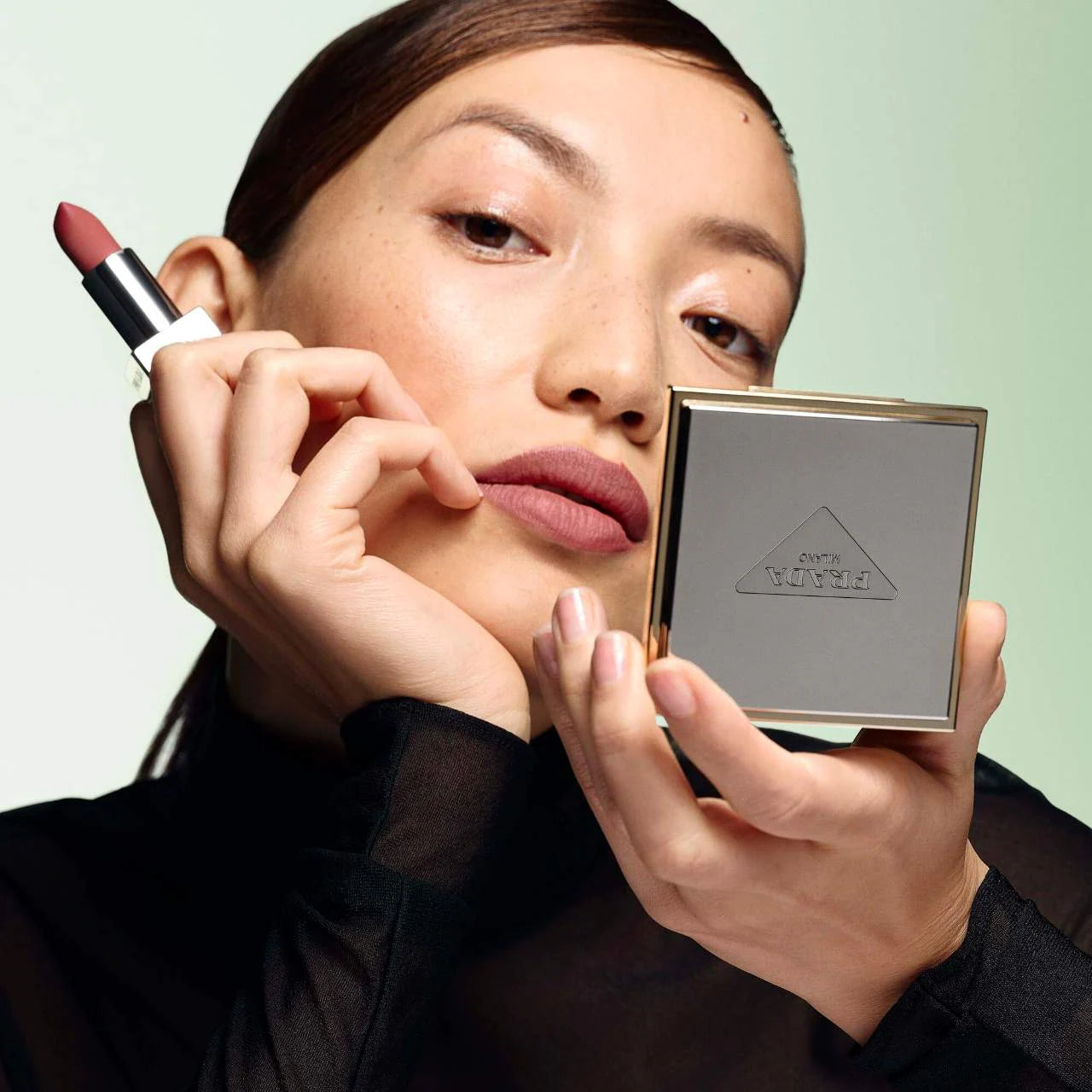 *PREORDEN: Dimensions Multi-Effect Refillable Eyeshadow Palette - Prada / Paleta de sombras