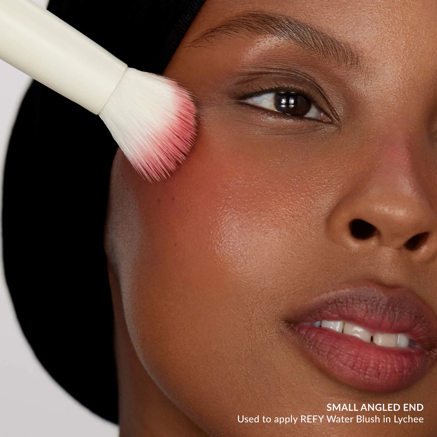 *PREORDEN: Duo Brush 2.0 for Liquid Blush and Bronzer - Refy / Brocha para bronzer y rubor