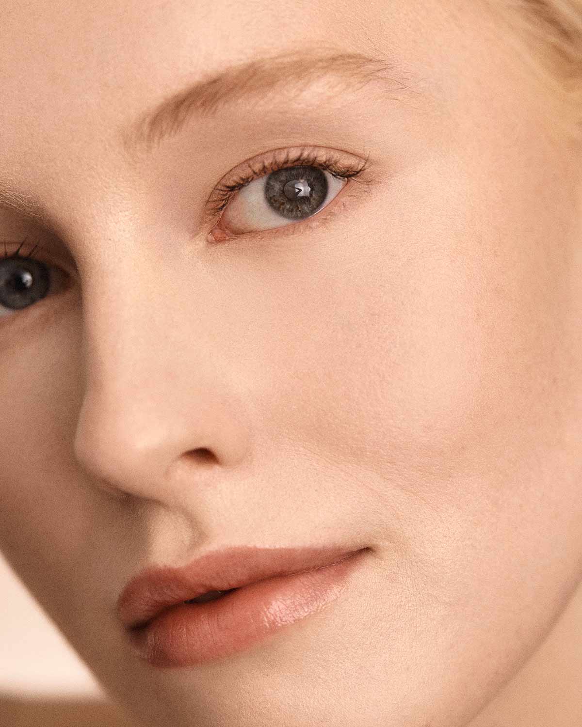 *PREORDEN: Bright Fix Eye Brightener Concealer - Fenty Beauty by Rihanna / Iluminador contorno de ojos