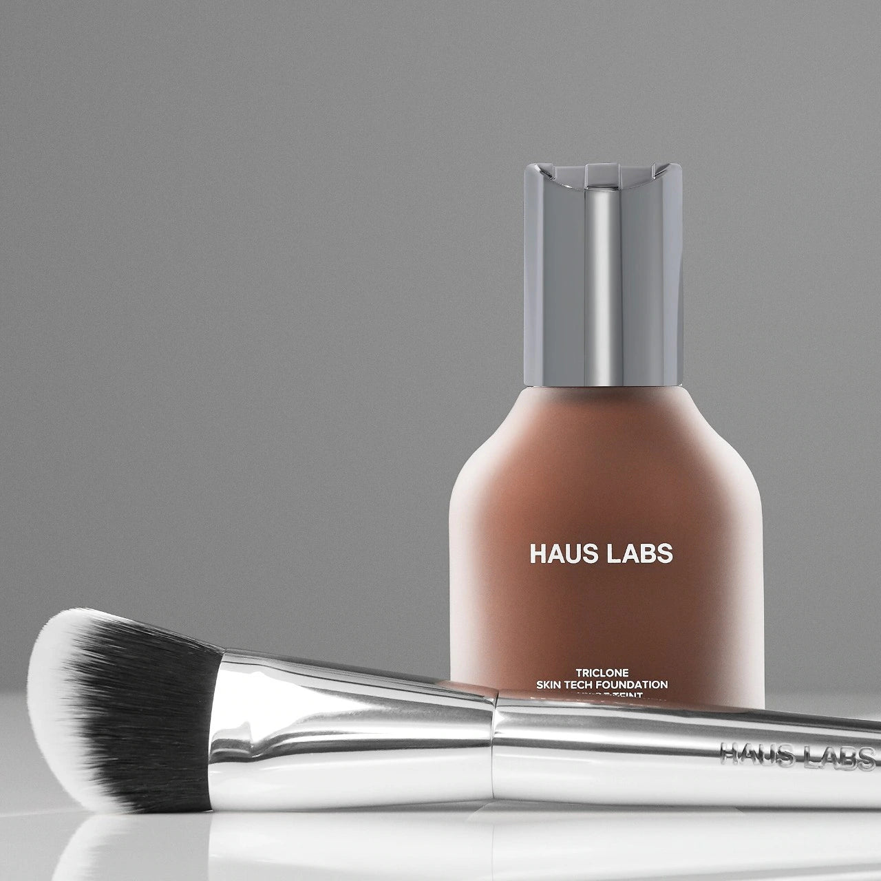 *PREORDEN: Cruelty-Free Foundation Brush - HAUS LABS BY LADY GAGA / Brocha para base