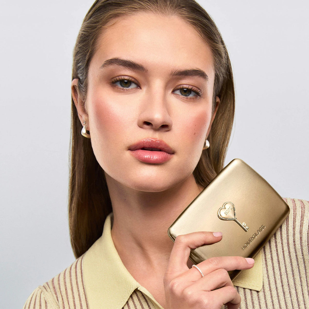 *PREORDEN: *PERSONALIZABLE* Ambient Lighting Edit Unlocked Palette - Edición 2026 - Hourglass / Paleta de rostro *edición limitada personalizada