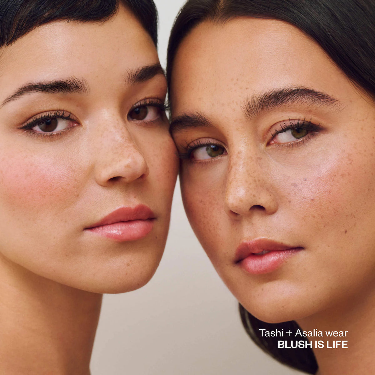 *PREORDEN: Mini Blush is Life Baked Talc-Free Dimensional + Brightening Blush - Kosas / Mini rubor en polvo