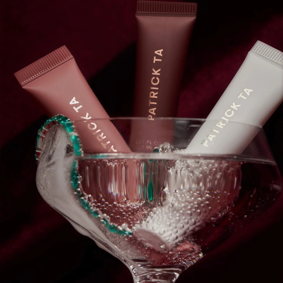 *PREORDEN: Mini Major Moisture Smoothing and Hydrating Tinted Lip Balm Trio Makeup Gift Set - PATRICK TA / Trio mini balsamos labiales