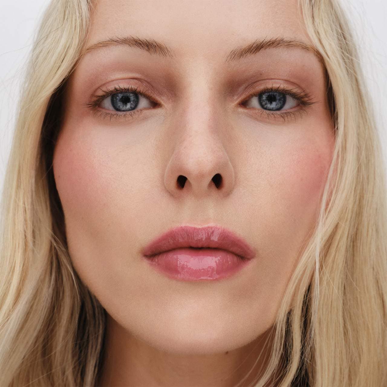 *PREORDEN: Squeaky Clean Liquid Lip Hydrating Lip Balm - Westman Atelier / Balsamo labial