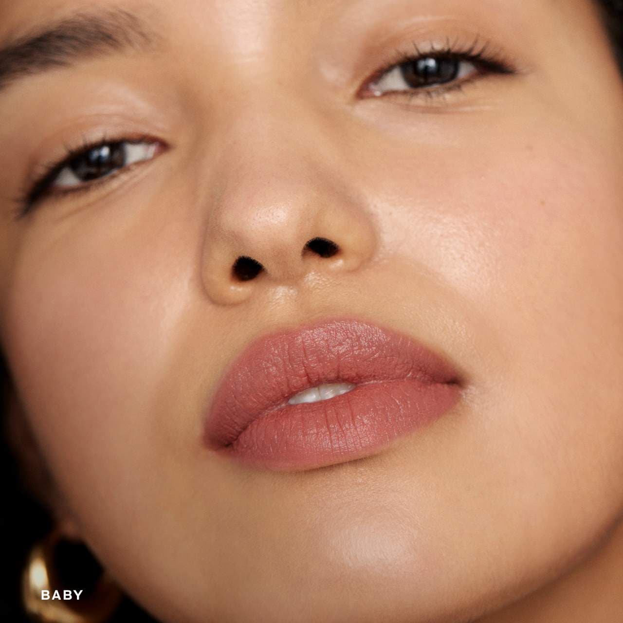 *PREORDEN: Signature Lip Lightweight Lipstick - Merit / Labial mate