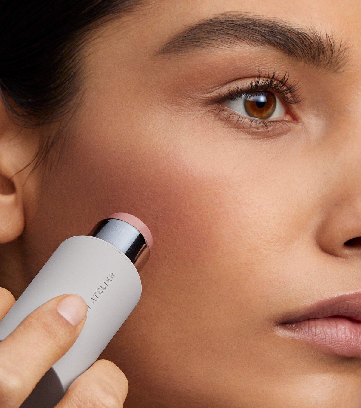 Baby Cheeks Cream Blush Stick - Westman Atelier / Color para mejillas y labios