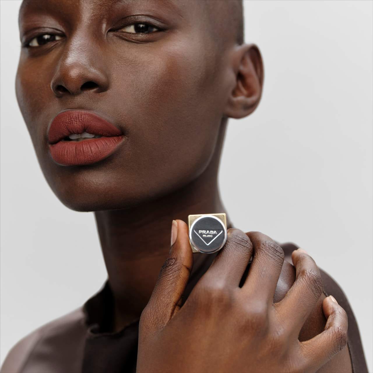 *PREORDEN: Monochrome Hyper Matte Refillable Lipstick - Prada / Labial mate