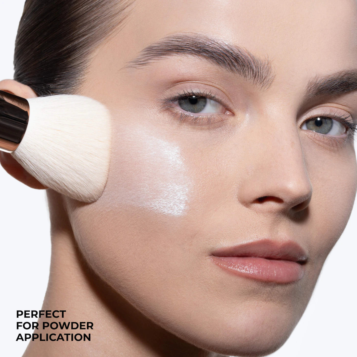 *PREORDEN: HY-GLAM™ Powder Brush - Natasha Denona / Brocha para polvo